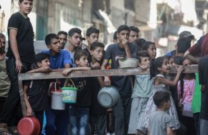 هجوم بقنابل يدوية في غزة يصيب عاملي إغاثة أمريكيين ومؤسسة إنسانية تتهم “حماس”